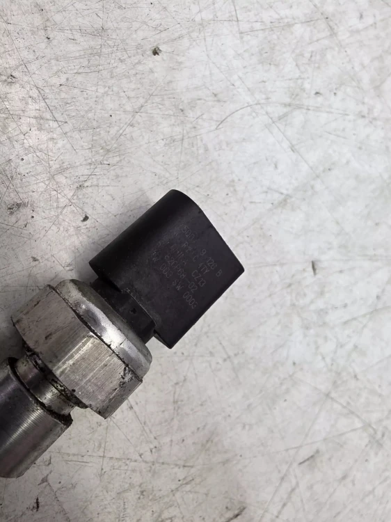 CZUJNIK CIŚNIENIA KLIMATYZACJI AUDI VW SEAT SKODA 5Q0959126B