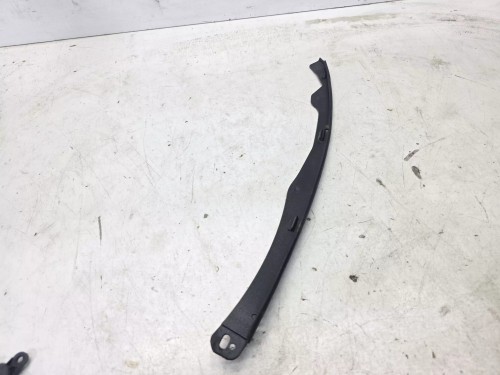 LISTWA USZCZELKA MASKI AUDI A4 B9 8W0823126