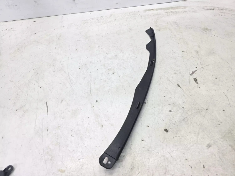 LISTWA USZCZELKA MASKI AUDI A4 B9 8W0823126