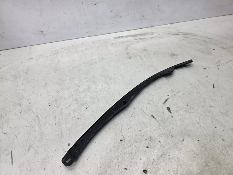 LISTWA USZCZELKA MASKI AUDI A4 B9 8W0823126