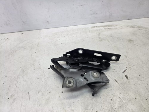 ZAWIAS MASKI LEWY AUDI A4 B9 A5 8W 8W0823301E ORYGINAŁ