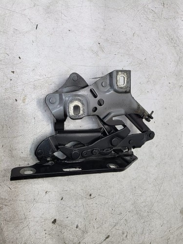 ZAWIAS MASKI LEWY AUDI A4 B9 A5 8W 8W0823301E ORYGINAŁ