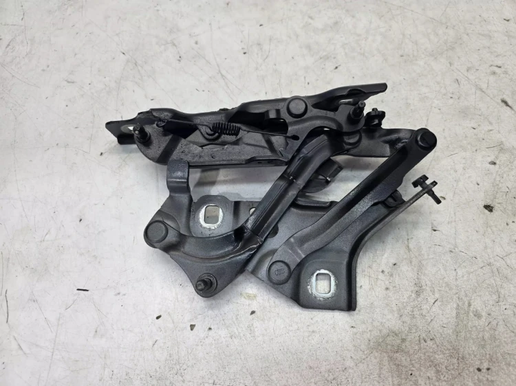 ZAWIAS MASKI LEWY AUDI A4 B9 A5 8W 8W0823301E ORYGINAŁ