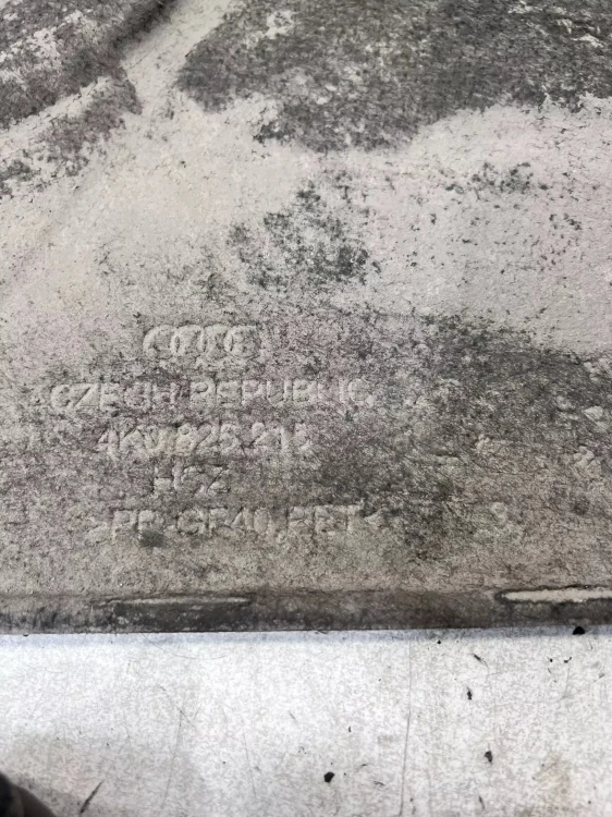 OSŁONA PODWOZIA LEWY TYŁ AUDI A6 C8 4K0825215H 108/26