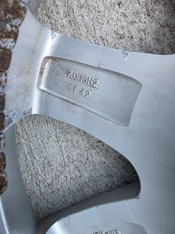 FELGI FELGA KOMPLET VW SKODA AUDI A4 A6 7.0J R16 ET42 4F0071496 Z*92* OK