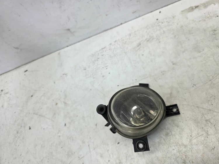HALOGEN LAMPA PRZECIWMGIELNA PRAWY PRZÓD AUDI A3 8P A4 B7 8E0941700C