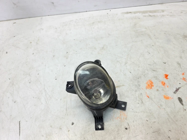 HALOGEN LAMPA PRZECIWMGIELNA PRAWY PRZÓD AUDI A3 8P A4 B7 8E0941700C