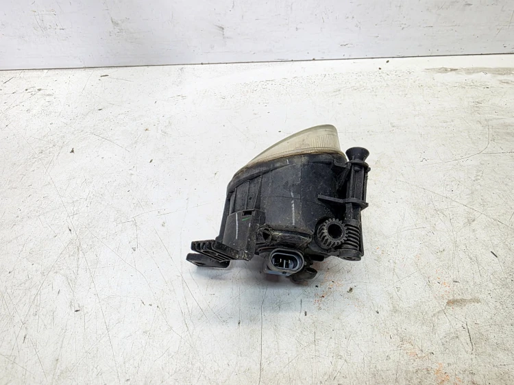 HALOGEN LAMPA PRZECIWMGIELNA PRAWY PRZÓD AUDI A3 8P A4 B7 8E0941700C
