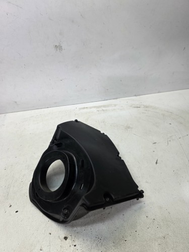 GÓRNA CZĘŚĆ OBUDOWY FILTRA POWIETRZA AUDI A4 B9 A5 8W 2.0 TDI 8W0133837P