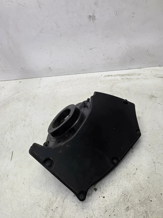 GÓRNA CZĘŚĆ OBUDOWY FILTRA POWIETRZA AUDI A4 B9 A5 8W 2.0 TDI 8W0133837P