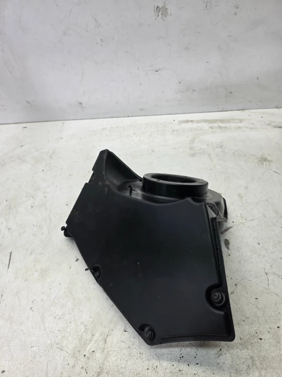 GÓRNA CZĘŚĆ OBUDOWY FILTRA POWIETRZA AUDI A4 B9 A5 8W 2.0 TDI 8W0133837P
