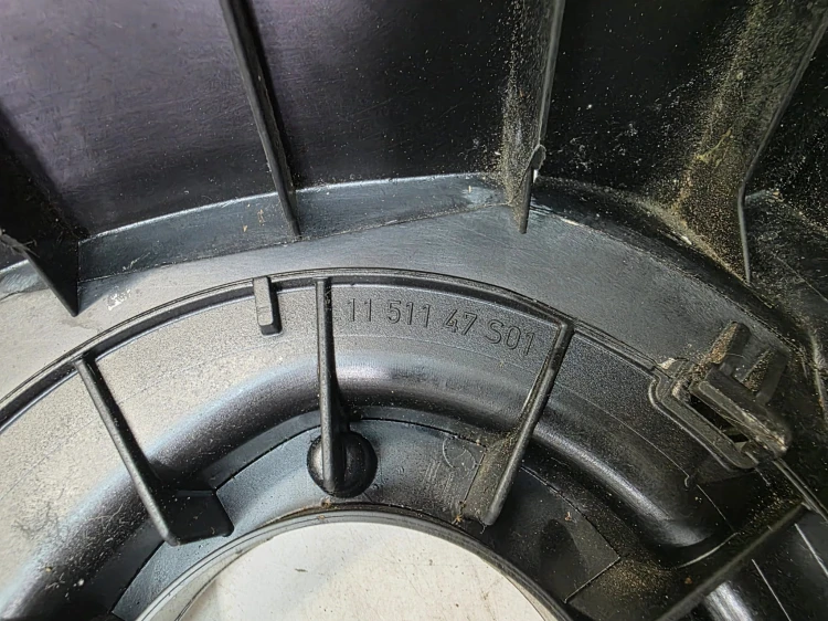 GÓRNA CZĘŚĆ OBUDOWY FILTRA POWIETRZA AUDI A4 B9 A5 8W 2.0 TDI 8W0133837P