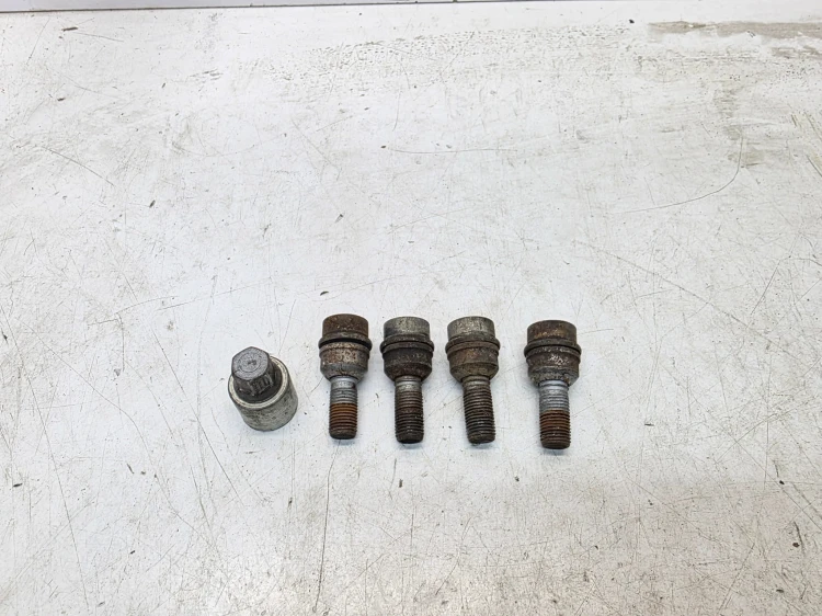 ŚRUBY ZABEZPIECZAJĄCE PŁYWAJĄCA PODKŁADKA AUDI VW SEAT SKODA ,J" 60 MM
