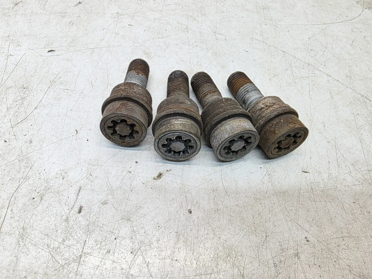 ŚRUBY ZABEZPIECZAJĄCE PŁYWAJĄCA PODKŁADKA AUDI VW SEAT SKODA ,J" 60 MM