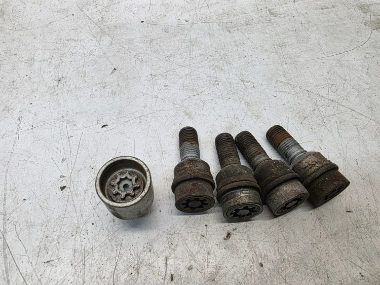 ŚRUBY ZABEZPIECZAJĄCE PŁYWAJĄCA PODKŁADKA AUDI VW SEAT SKODA ,J" 60 MM