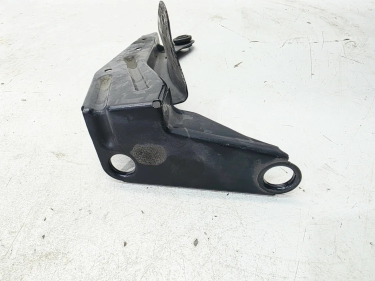 WIESZAK INTERCOOLERA LEWY AUDI A4 B6 B7 8E0145813G
