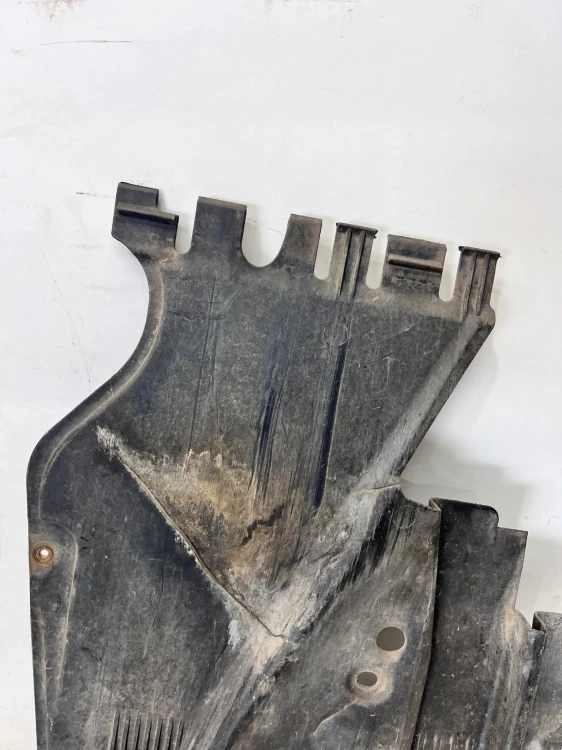 OSŁONA PODWOZIA AUDI A5 8T CABRIO LEWY TYŁ 8F0825215B 118/26