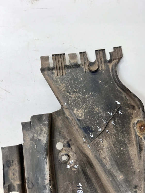 OSŁONA PODWOZIA AUDI A5 8T CABRIO LEWY TYŁ 8F0825215B 118/26