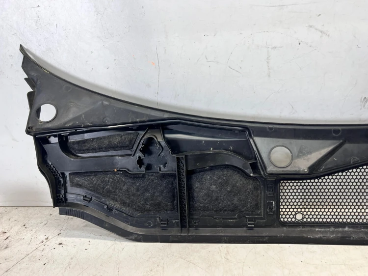 PODSZYBIE PLASTIKOWE AUDI A6 C8 4K1819403