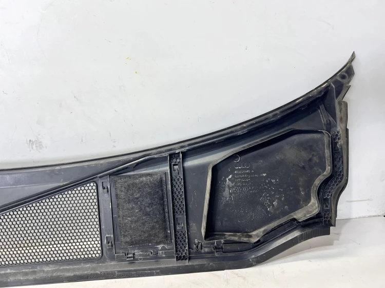 PODSZYBIE PLASTIKOWE AUDI A6 C8 4K1819403