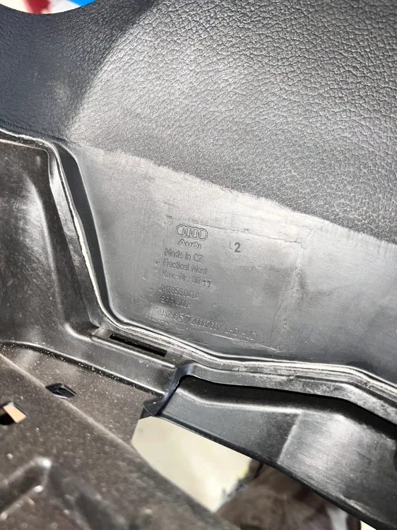 PODSZYBIE PLASTIKOWE AUDI A6 C8 4K1819403