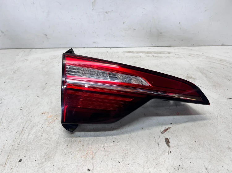 LAMPA LEWY TYŁ W KLAPĘ LED AUDI A4 B9 AVANT 8W9945075AA