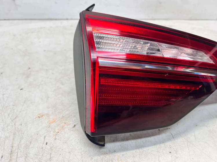 LAMPA LEWY TYŁ W KLAPĘ LED AUDI A4 B9 AVANT 8W9945075AA