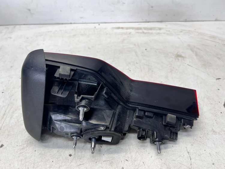 LAMPA LEWY TYŁ W KLAPĘ LED AUDI A4 B9 AVANT 8W9945075AA