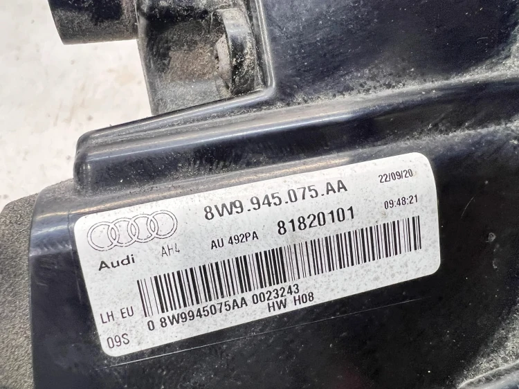 LAMPA LEWY TYŁ W KLAPĘ LED AUDI A4 B9 AVANT 8W9945075AA