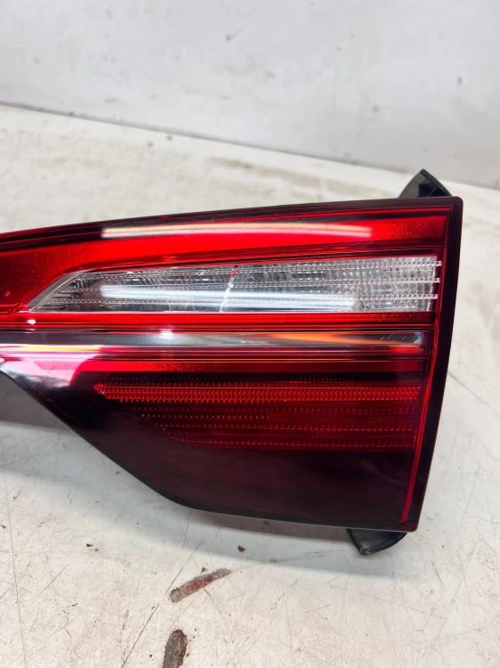 LAMPA PRAWY TYŁ W KLAPĘ LED AUDI A4 B9 AVANT 8W9945076AA