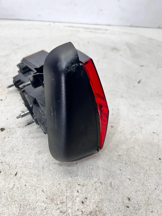 LAMPA PRAWY TYŁ W KLAPĘ LED AUDI A4 B9 AVANT 8W9945076AA