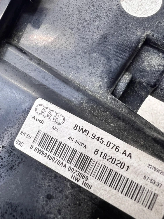 LAMPA PRAWY TYŁ W KLAPĘ LED AUDI A4 B9 AVANT 8W9945076AA