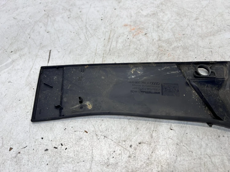 LISTWA GÓRNA REFLEKTORA PRAWY PRZÓD AUDI A4 B9 8W0805286A