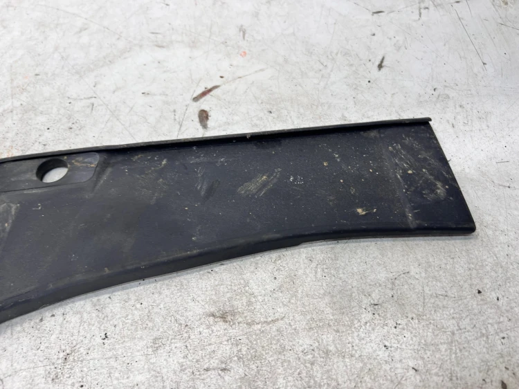 LISTWA GÓRNA REFLEKTORA PRAWY PRZÓD AUDI A4 B9 8W0805286A