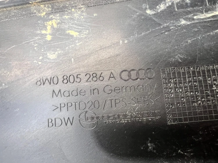 LISTWA GÓRNA REFLEKTORA PRAWY PRZÓD AUDI A4 B9 8W0805286A