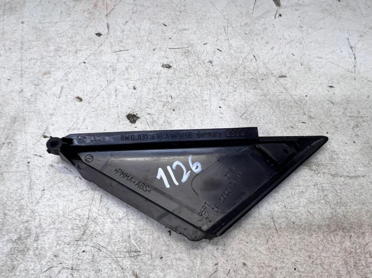 TRÓJKĄT NAKŁADKA ZAŚLEPKA DRZWI PRAWY PRZÓD AUDI A4 B9 8W08376838A 1/26