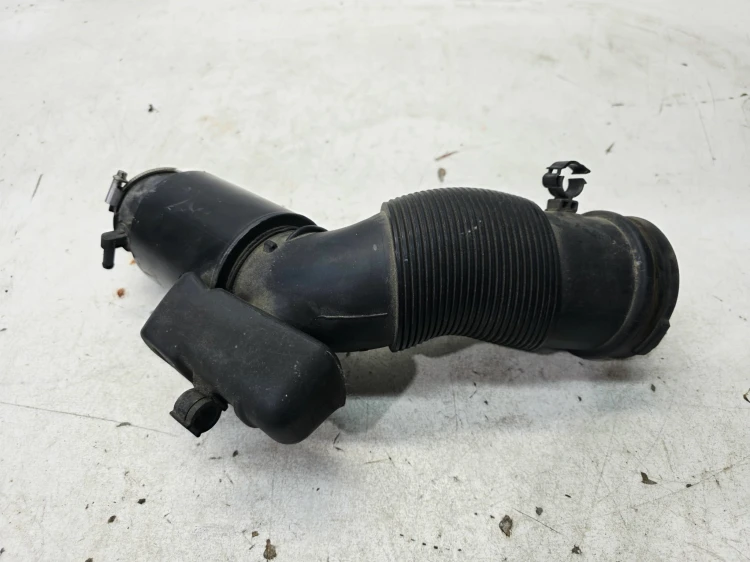 WLOT DOLOT POWIETRZA AUDI A4 S4 B8 A5 S5 8T 3.0 TFSI 06E129629Q