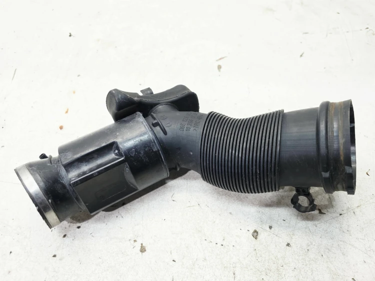 WLOT DOLOT POWIETRZA AUDI A4 S4 B8 A5 S5 8T 3.0 TFSI 06E129629Q
