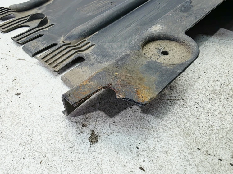 OSŁONA PODWOZIA LEWY TYŁ AUDI A5 8T 8T0825215D 117/26