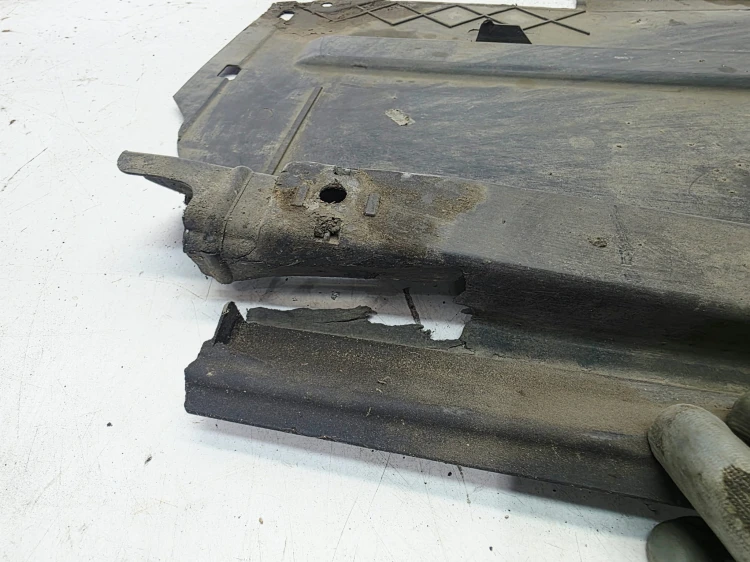 OSŁONA PODWOZIA LEWA DUŻA AUDI A5 8F CABRIO 8F0825207 113/26