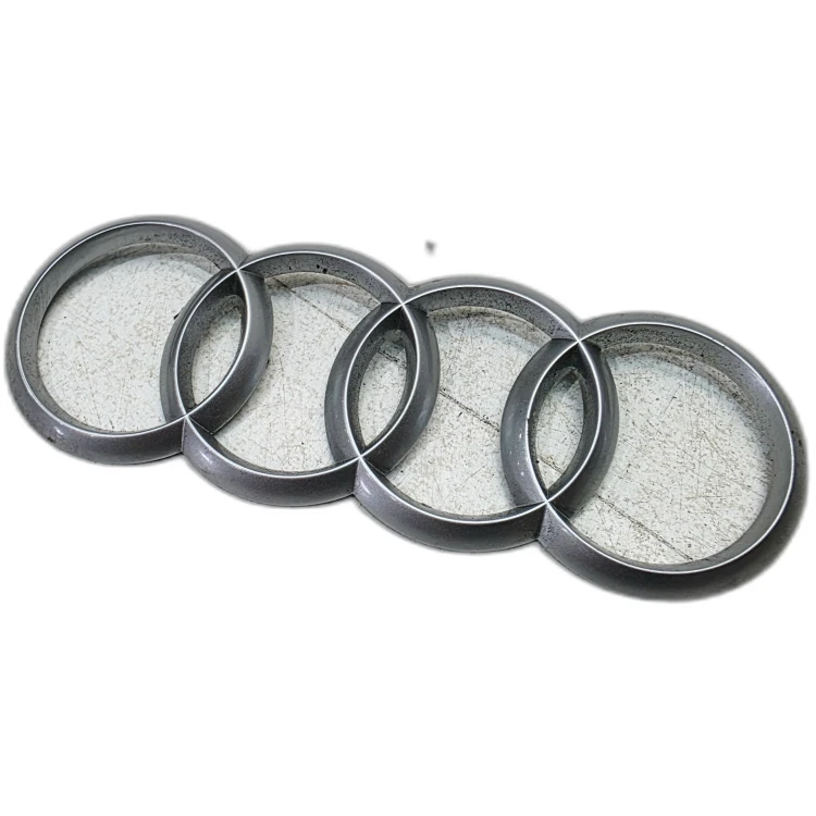 ZNACZEK EMBLEMAT Z POKRYWY SILNIA AUDI A3 A4 A5 A6 4H0103940A 131MMX46MM