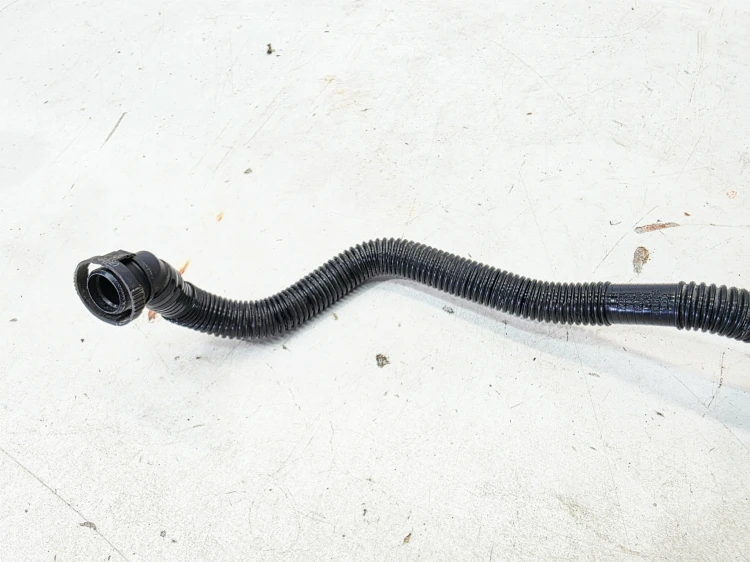 RURA ŁĄCZĄCA PRZEWÓD POWIETRZA AUDI A4 B8 A5 8T 3.0 TFSI 06E133817J