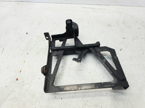 WIESZAK DODATKOWEJ CHŁODNICY WODY AUDI A4 S4 B8 A5 S5 8T 8K0121261D