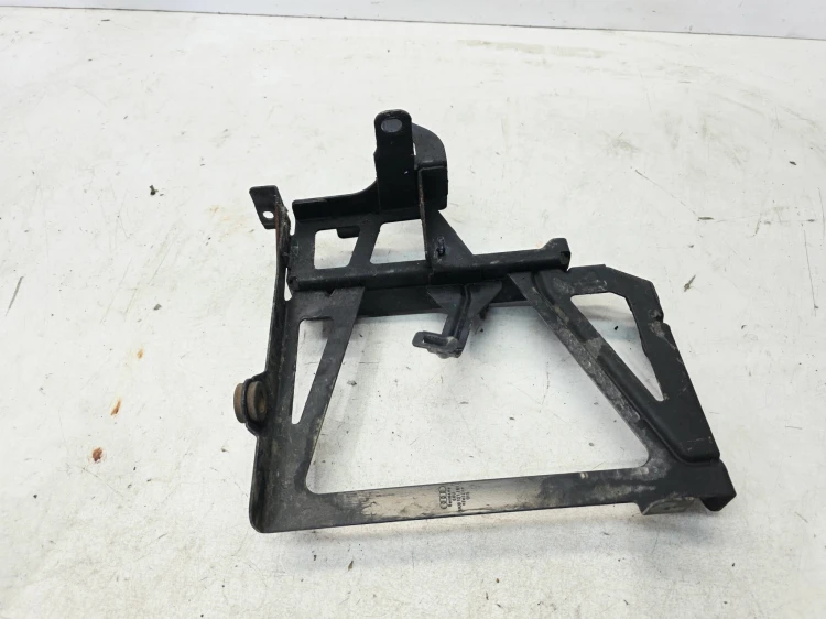 WIESZAK DODATKOWEJ CHŁODNICY WODY AUDI A4 S4 B8 A5 S5 8T 8K0121261D