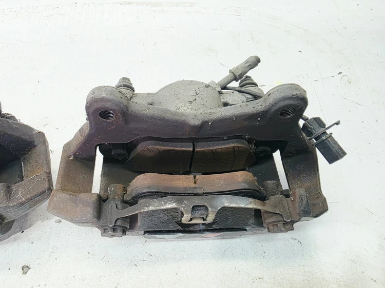 ZACISK HAMULCOWY LEWY + PRAWY PRZÓD AUDI A5 S5 8T 8T0105F 8T0106F 345MM