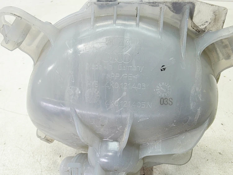 ZBIORNICZEK WYRÓWNAWCZY PŁYNU CHŁODZĄCEGO AUDI A6 C8 A7 3.0 TDI 4K0121405N