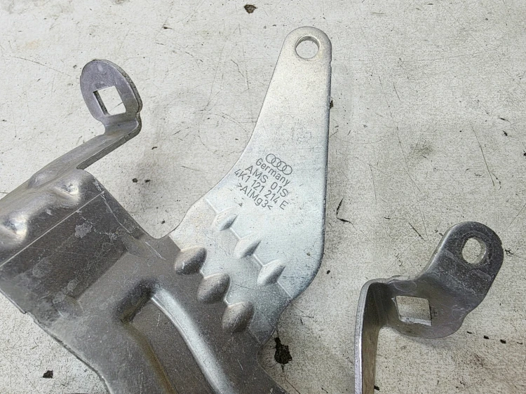 WSPORNIK ZBIORNICZKA WYRÓWNAWCZEGO AUDI A6 C8 A7 4K1121214E