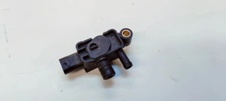 CZUJNIK RÓŻNICY CIŚNIENIA AUDI VOLKSWAGEN SEAT SKODA 057906051B