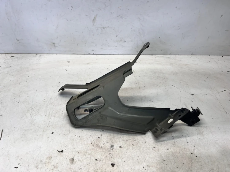 WSPORNIK MOCOWANIE BŁOTNIKA PRAWY PRZÓD AUDI A6 C8 4K0821132