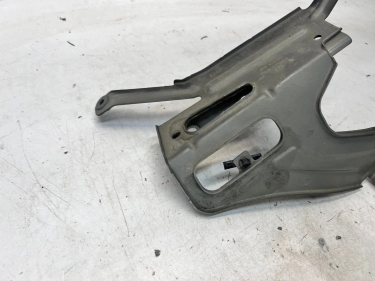 WSPORNIK MOCOWANIE BŁOTNIKA PRAWY PRZÓD AUDI A6 C8 4K0821132